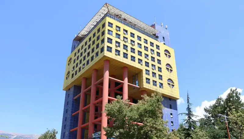 Dünyanın En Saçma Binasının Yerine Yeni Bir Proje Başladı