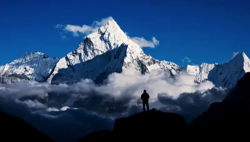 Everest Dağı'nda Tırmanış Deneyimi: Yeni Teknolojilerle Değişen Zirve Yolculuğu