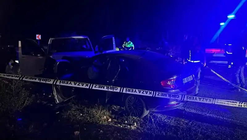 Minibüs Ters Şeritte Kaza Yaptı: Hayatını Kaybeden ve Yaralılar Var