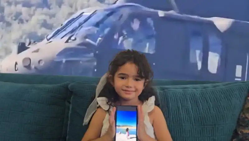 Sikorsky Pilotunun İnanılmaz Jestine Şahit Olun: Hifa ve Küçük Çocuğun Mutlu Anı!