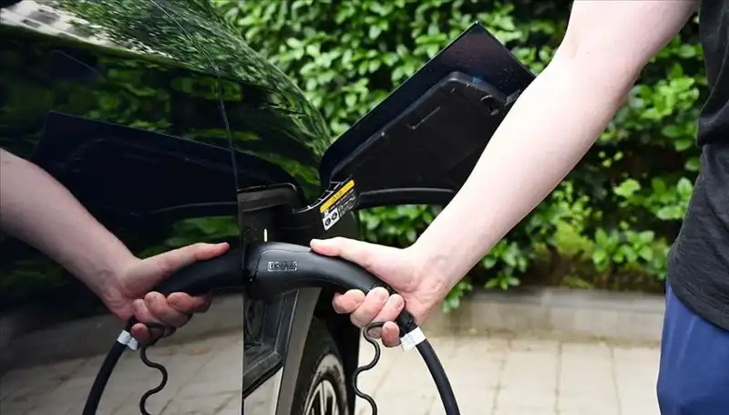 ABD’nin Gümrük Vergilerine Karşı İngiltere’nin Elektrikli Araç Hamlesi