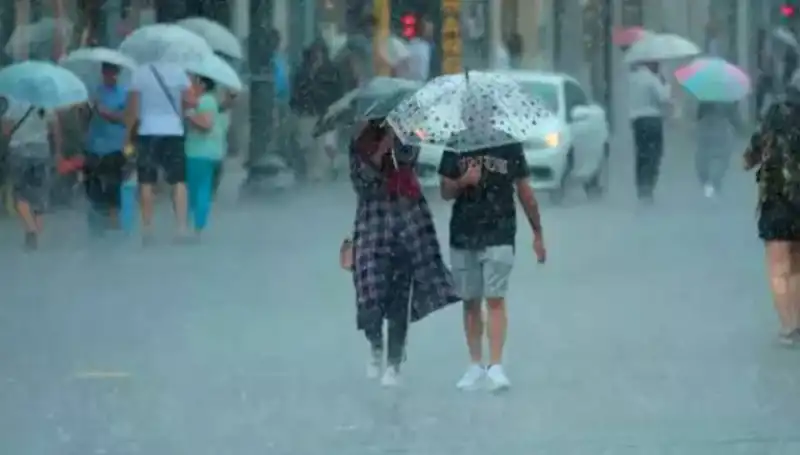 Meteoroloji'den Önemli Uyarı: Yangın Bölgesinde Rüzgar, İstanbul'da Sağanak Yağış Bekleniyor