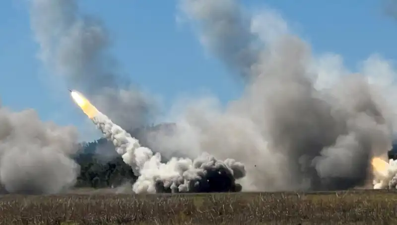 Avustralya'nın En Büyük Askeri Tatbikatında HIMARS Atışı Gerçekleştirildi