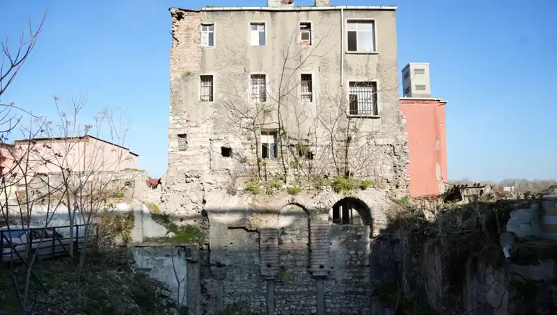 İstanbul’un Tarihine Tanıklık Eden 1600 Yıllık Efsanevi Bina