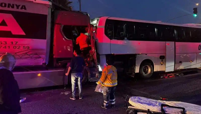 4 Araçlık Zincirleme Kaza: 1 Kişi Hayatını Kaybetti, 3 Yaralı