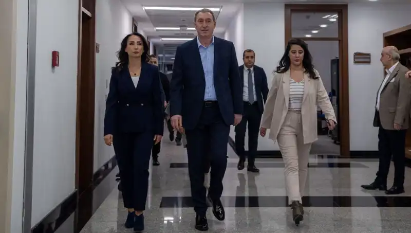 DEM Parti Heyeti, Siyasi Parti Turlarını Bugün Üç Partide Devam Ettiriyor
