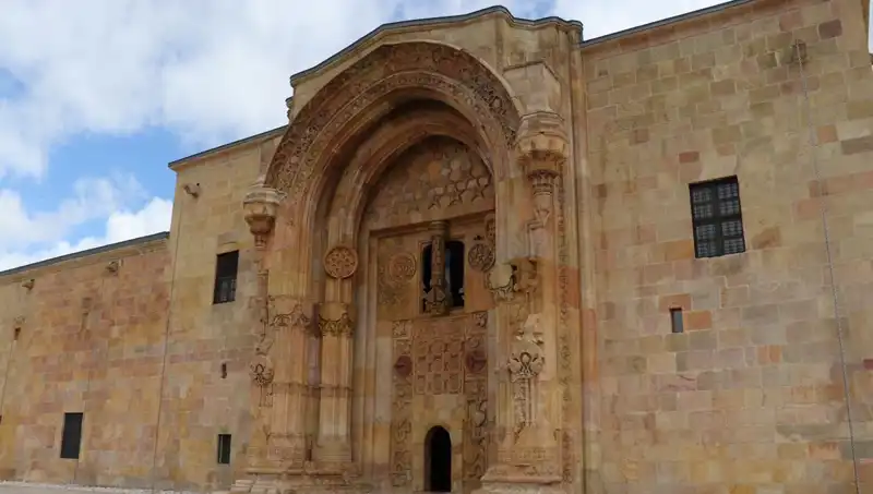 Divriği Ulu Camii ve Darüşşifası'na Yoğun İlgi: Ziyaretçi Akını Başladı!