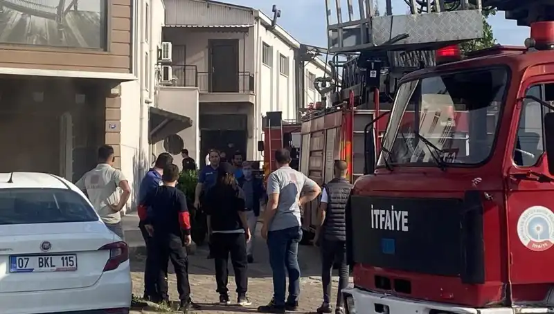 Mobilya Atölyesinde Çıkan Yangın, Şehirde Paniğe Neden Oldu