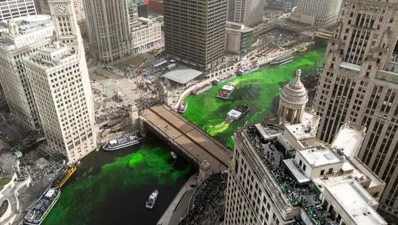 Chicago Nehri Nasıl Yeşile Boyandı? Aziz Patrick Günü Kutlamaları En Canlı Şekilde