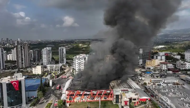 Mersin'deki Fabrika Yangınına TOMA ile Müdahale: Detaylar ve Son Gelişmeler
