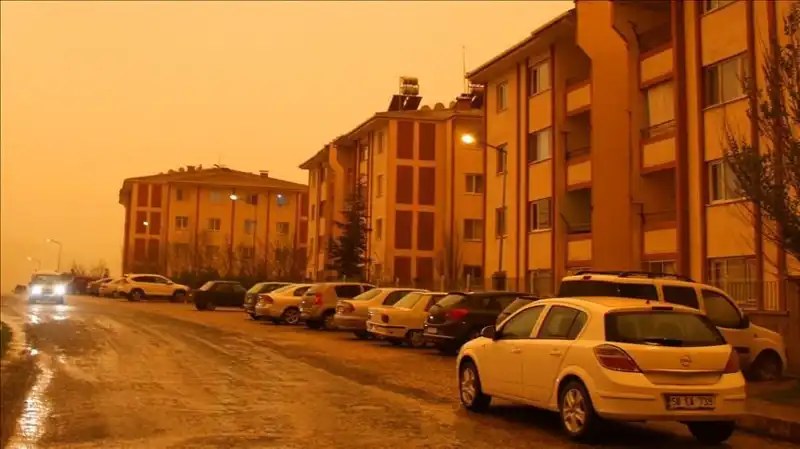 Meteoroloji'den Korkutan Uyarı: Çöl Tozu Ve Çamur Yağışı Kapıda