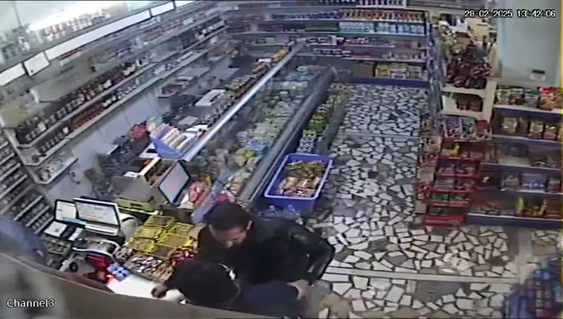 Cezaevi Firarisi Markette Dehşet Saçtı: Bıçakla Korkuttu, Mermerle Saldırdı!