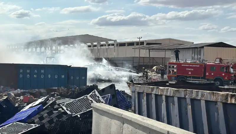 Aksaray'da Geri Dönüşüm Fabrikasında Büyük Yangın: Olayın Perde Arkası Neler?