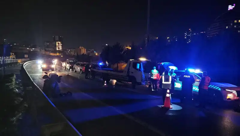 TEM Otoyolu’nda Şok Edici Kaza: Yatan Kişi Metrelerce Sürüklendi!