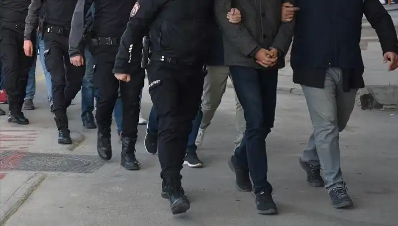 Kocaeli'de Fuhuş Operasyonu: 3 Kişi Tutuklandı, Yüzlerce Müşteri Belirlendi!