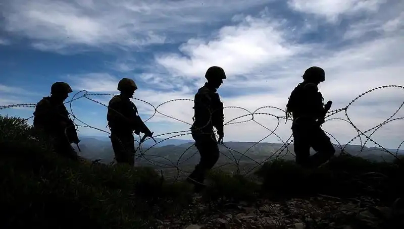 Türkiye'nin İki İlinde Düzensiz Göçmen Operasyonu: 32 Yakalandı