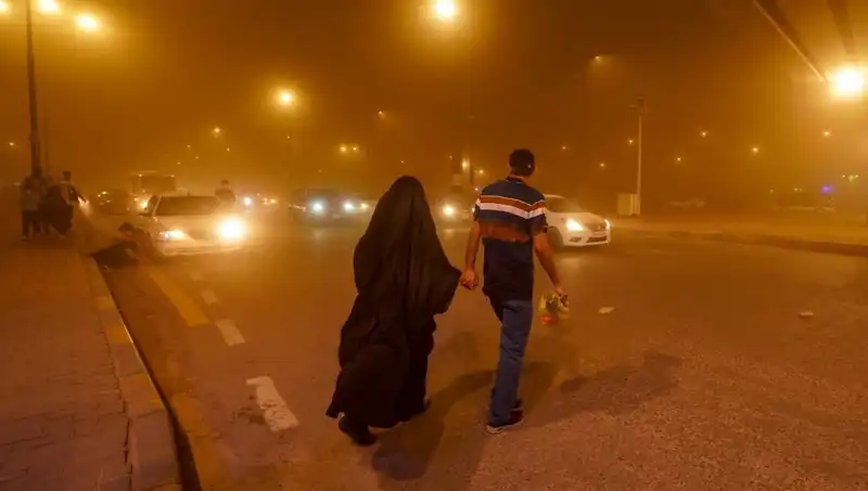 Irak'ta Kum Fırtınası: Hava Trafiği Durduruldu, Sağlık Krizi Baş Gösterdi