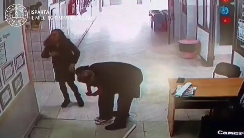 Bir Öğretmenin Kahramanlığı: Heimlich Manevrası ile Hayat Kurtardı