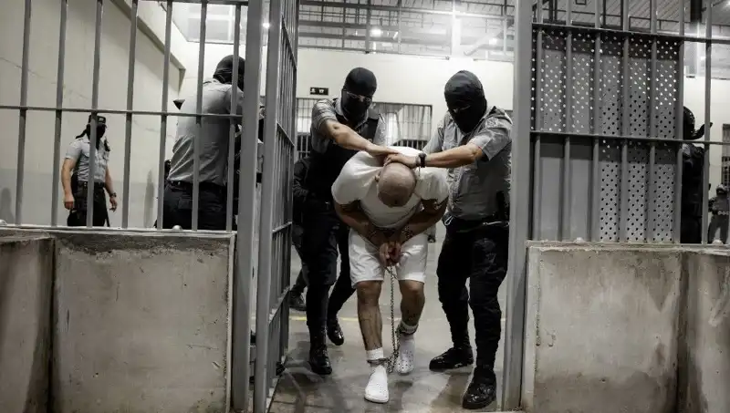 Trump’ın Cephesinden Meydan Okuma: El Salvador Göçmen Krizine Dikkat!