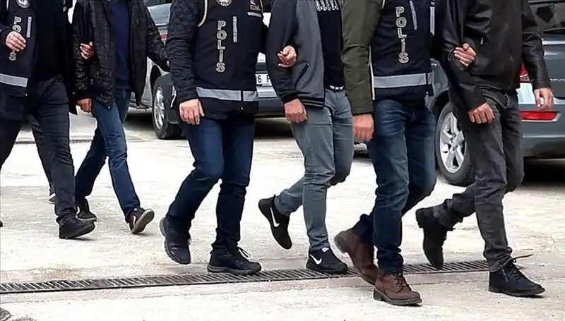Türkiye’nin İki Şehrinde Fuhuş ve Gasp Operasyonu: 20 Şüpheli Yakalandı