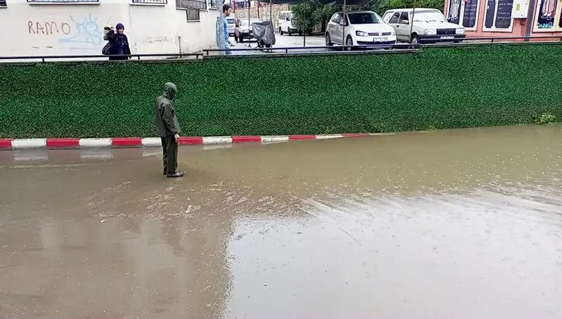 Aydın’da Şiddetli Yağışlar Alt Geçidi Su Bastı, Hayat Durduruldu!