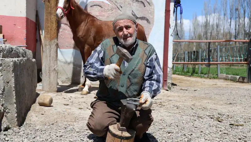 77 Yaşında Ustalık: 63 Yıldır Sürdürülen Bir Meslek Hikayesi