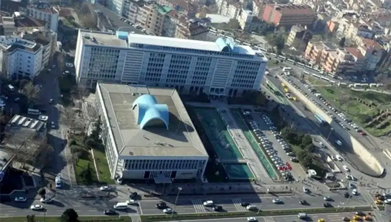 İstanbul Büyükşehir Belediyesi'nde Soruşturma: Enderun WhatsApp Grubu Mesajları İnceleniyor