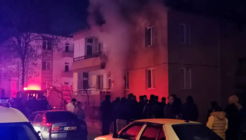 Çorum'da Bodrum Katında Yangın: 10 Kişi Dumandan Etkilendi!