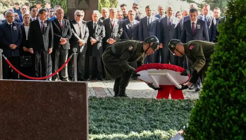 Turgut Özal: 8. Cumhurbaşkanı Mezarı Başında Unutulmadı