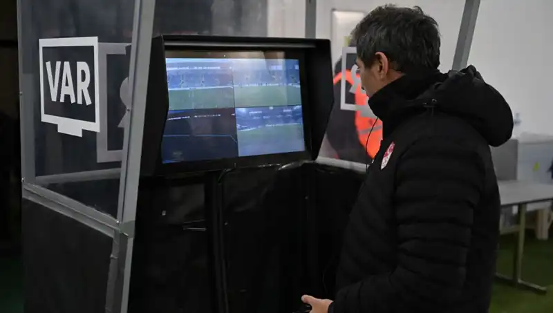 Beşiktaş-Gaziantep FK Maçında Yeni Dönem: Alman VAR Hakemi Uygulaması