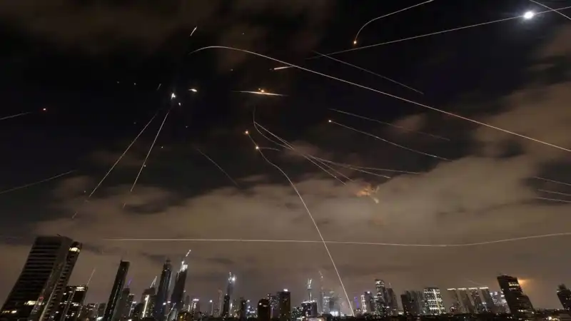 İsrail-Iran Savaşı'nda Dördüncü Gece: Ortadoğu'yu Sarsan Gelişmeler