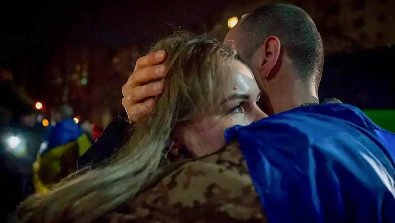 Ukrayna ve Rusya Arasında Stratejik Savaş Esiri Takası: 350 Hayat Kurtarıldı