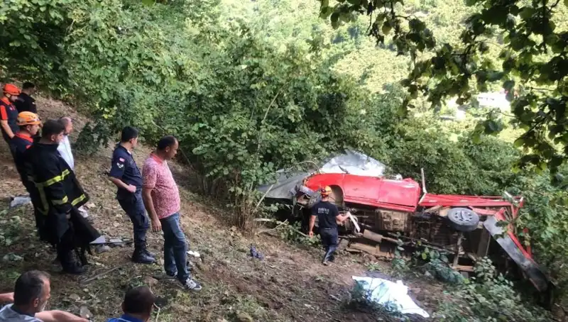 Fındık İşçilerini Taşıyan Araç Kaza Yaptı: Can Kaybı ve Yaralılar