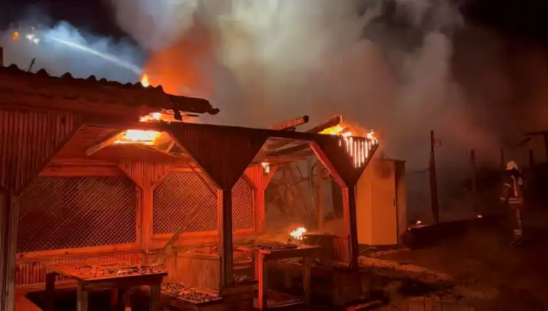 Şile'deki Gözleme Restoranı Yangını: Altı Mekan Kül Oldu