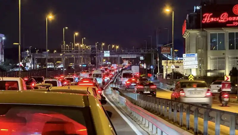Yenibosna Metrobüs Yaya Üst Geçidinde Büyük Değişim: İşte Yeni Proje Detayları