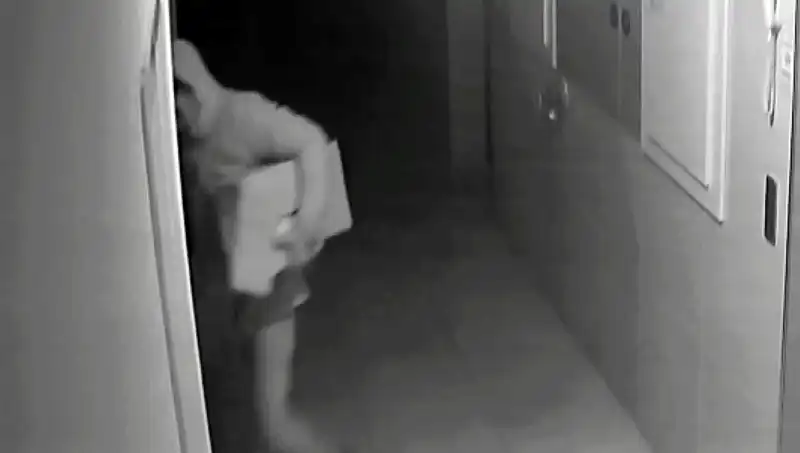 Asansör Güç Kaynağını Çalan Hırsızlar, Güvenlik Kameralarına Takıldı