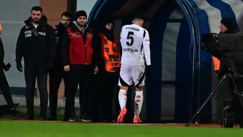 Beşiktaşlı Tayyip Talha'dan Kırmızı Kart Skandalı Sonrası Özür Mesajı