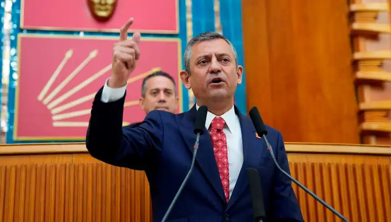 Özgür Özel'den İBB Soruşturmasına Sert Tepki: Ne Oluyor?