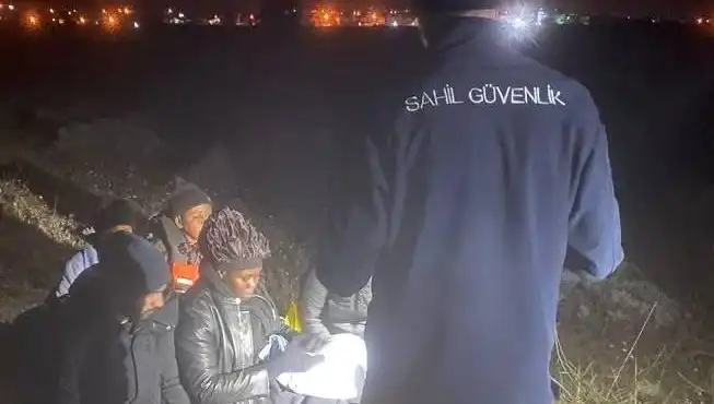İzmir'de Düzensiz Göçmen Operasyonu: 7 Kişi Yakalandı!