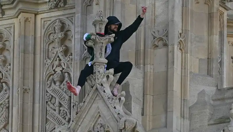 Londra'da Big Ben'e Tırmanarak Filistin Bayrağı Açıldı: Protestonun Ardındaki Sebepler