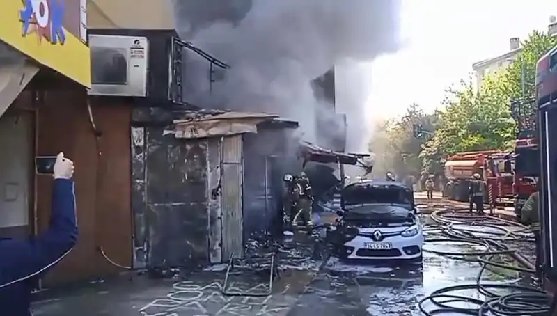 Ümraniye'de Hediyelik Eşya Dükkanında Yangın Paniği: Sebepler ve Sonuçlar