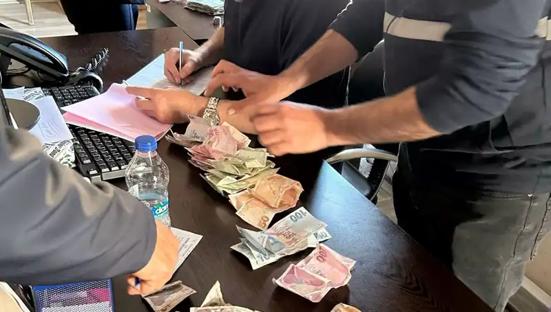 Antalya'da Dilenci Operasyonunda Uyuşturucu Operasyonu: 19 Bin Lira Ele Geçirildi!