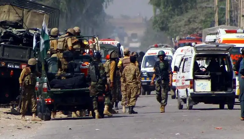 Pakistan'da Bombalı Saldırı: 5 Güvenlik Görevlisi Hayatını Kaybetti
