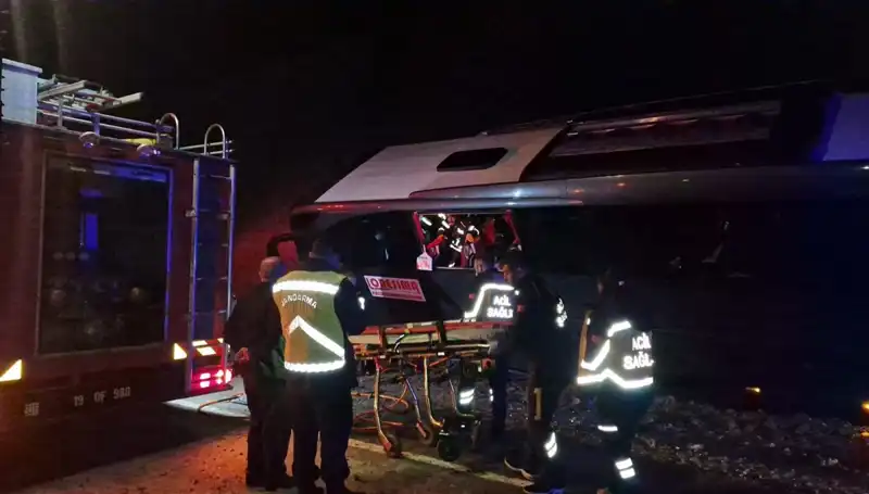 Festival Coşkusunu Acıya Dönüştüren Otobüs Kazası: 15 Yaralı!