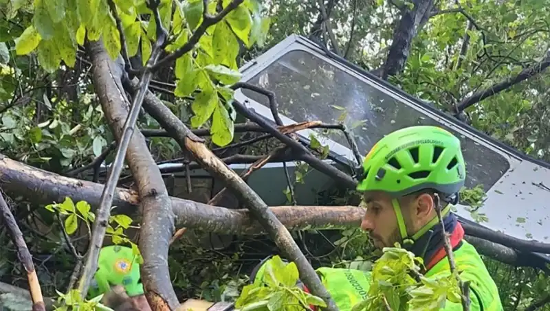 İtalya'da Teleferik Faciası: 4 Can Kaybı, Çekme Halatı Koptu