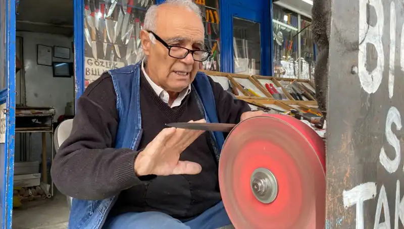 81 Yaşındaki Erhan Amca: Mesleği Artık Bir Keyif Haline Geldi