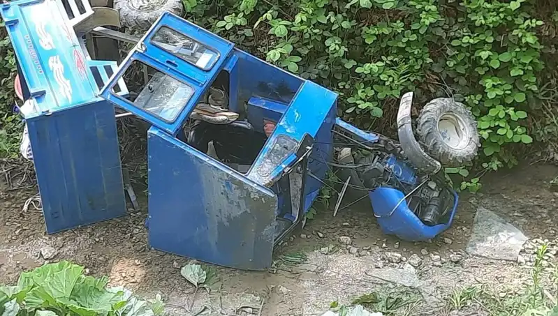 Kontrolden Çıkan Pat Pat Dereye Devrildi, İki Kişi Yaralandı