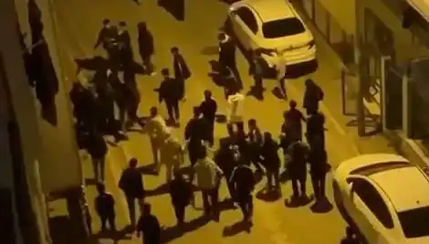 Esenyurt'ta Sopalı Mahalle Baskını: Gençler Arasında Korku Dolu Anlar