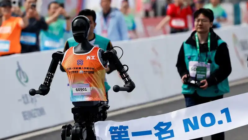 Çinli Robotlar Maratona Katıldı: İnsanlara Karşı Yarış Ve Yapay Zeka Devrimi