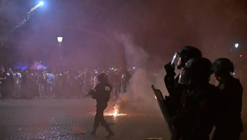 Paris Saint-Germain Şampiyonluk İle Sokakları Salladı: Fransa’da Kutlama Coşkusu